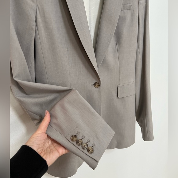 Banana Republic Light Grey Wool Suit Jacket Women’s Size 6 Tall. - Picture 2 of 8